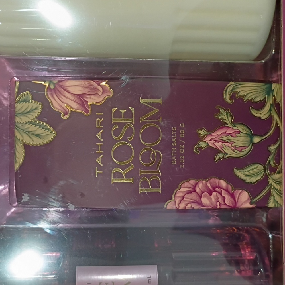 Tahari, NIB, Rose Bloom Body Care Collection, 4 Piece Set - Picture 7 of 8